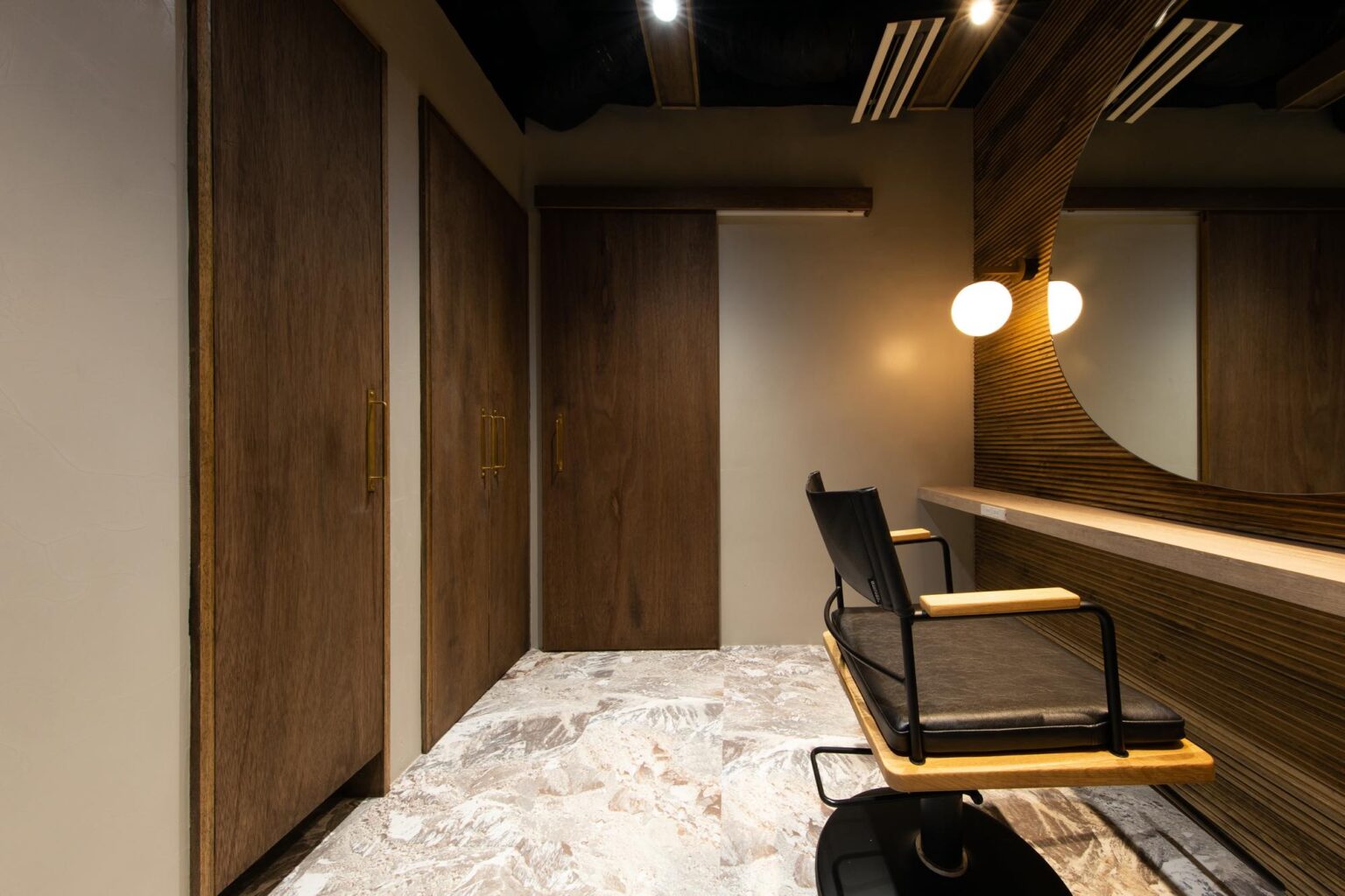 狭小店舗デザイン設計事例｜主体店舗の別邸として