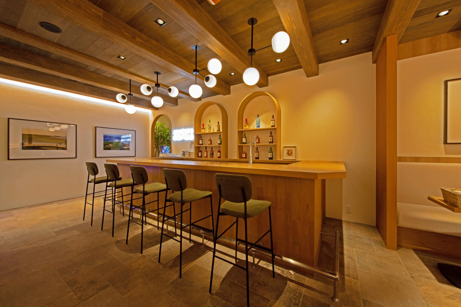 シミュレーションゴルフスタジオ_デザイン設計事例｜ゴルフ好きがゴルフの為に集まるお店