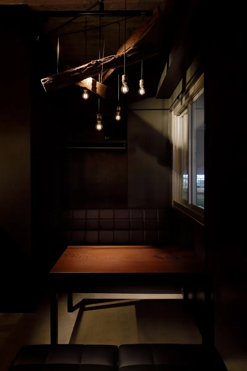 飲食店｜空中階にあるバーの照明演出