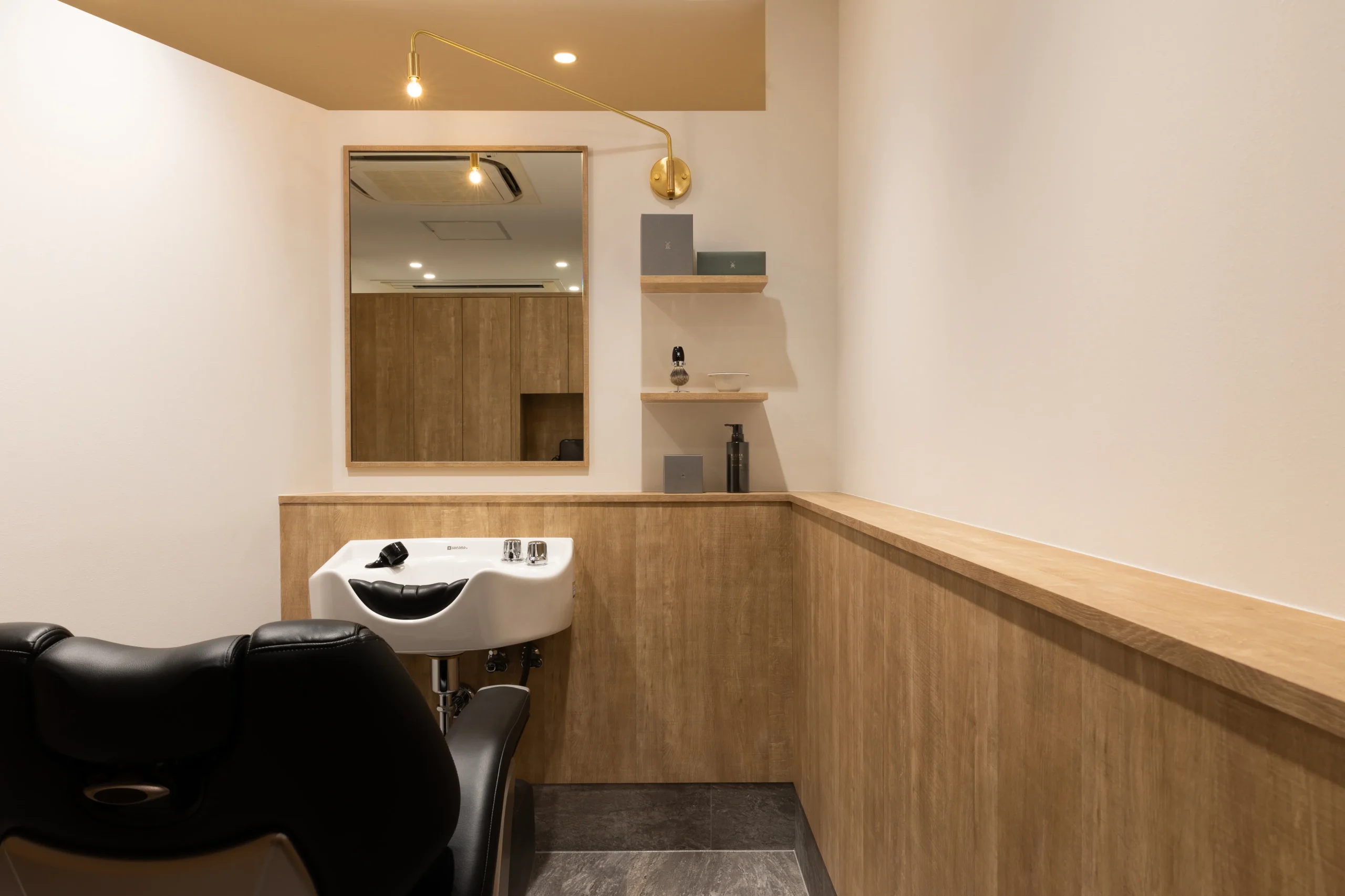 要町の10坪理容室内装デザイン写真