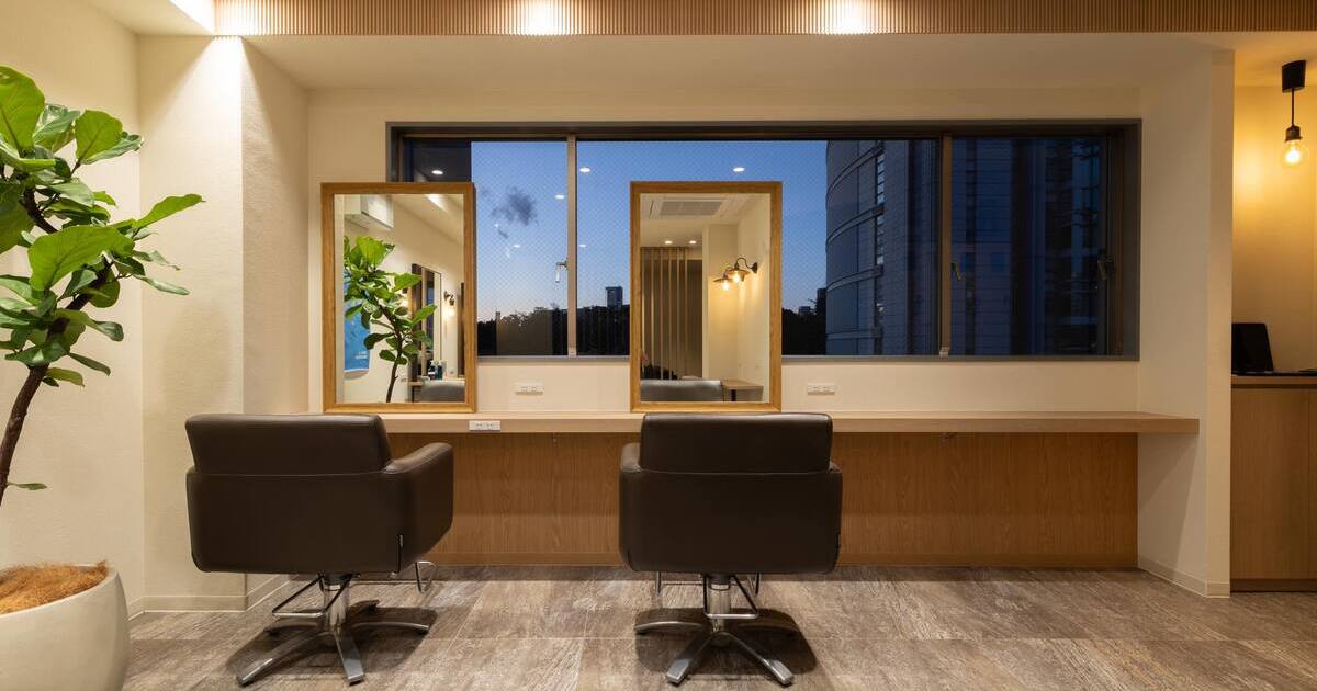 小さな美容室の内装写真